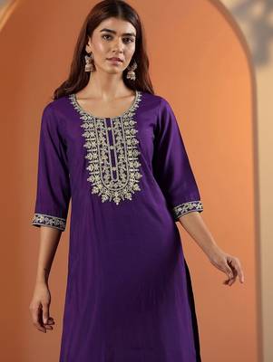 women ethnic motifs embroidered regular thread work kurta with trousers 2