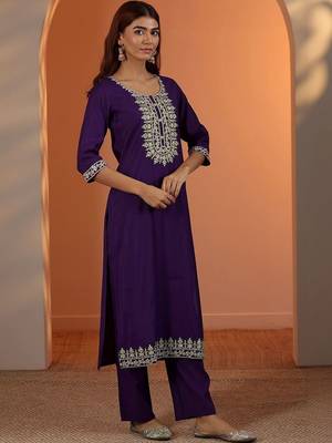 women ethnic motifs embroidered regular thread work kurta with trousers 3
