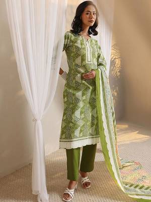 libas green geometric printed straight suit set with dupatta 2