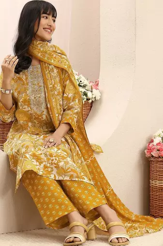 women floral printed regular thread work kurta with trousers & with dupatta