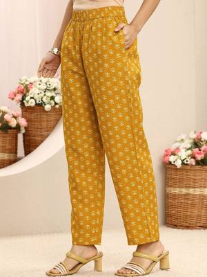 women floral printed regular thread work kurta with trousers & with dupatta 5