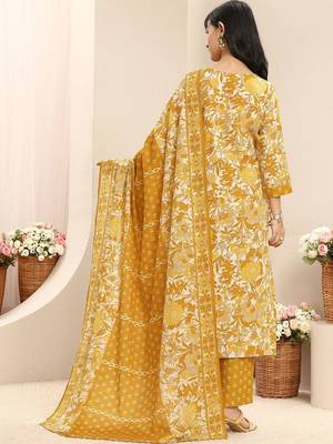 women floral printed regular thread work kurta with trousers & with dupatta 6