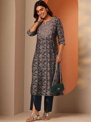 women ethnic motifs printed regular thread work kurta with trousers 1