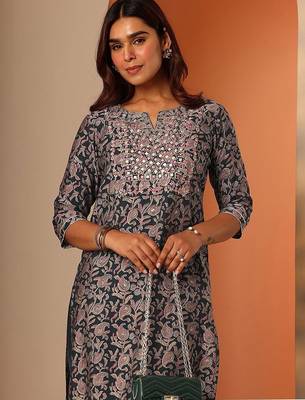 women ethnic motifs printed regular thread work kurta with trousers 2