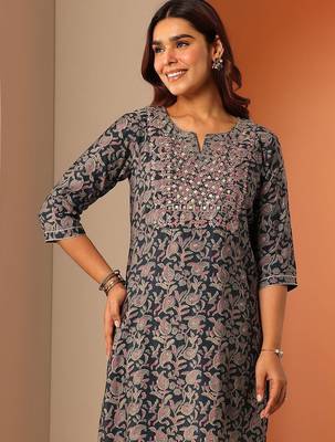 women ethnic motifs printed regular thread work kurta with trousers 5