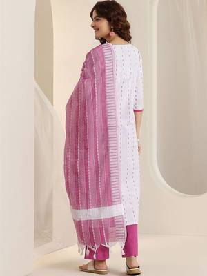 women printed regular thread work kurta with trousers & with dupatta 5