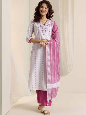 women printed regular thread work kurta with trousers & with dupatta 7