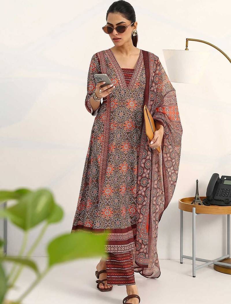women ethnic motifs printed regular kurta with trousers & with dupatta