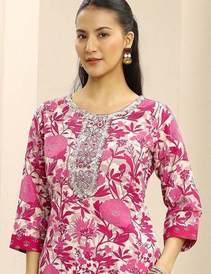 women floral printed regular thread work kurta with trousers & with dupatta 6