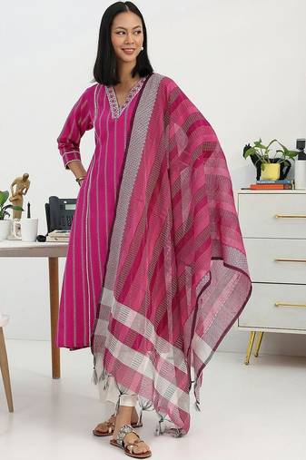women printed regular thread work kurta with trousers & with dupatta