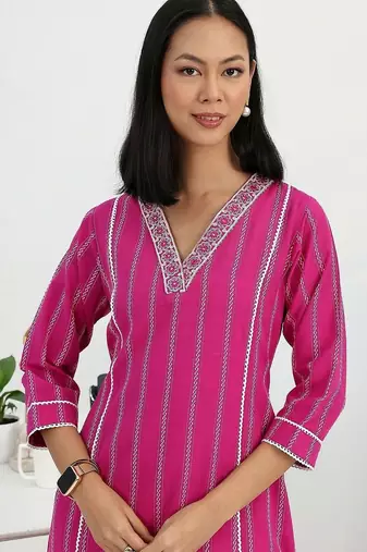women printed regular thread work kurta with trousers & with dupatta