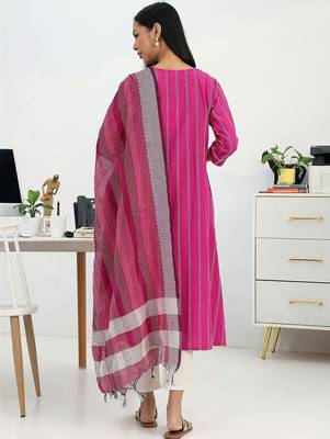 women printed regular thread work kurta with trousers & with dupatta 7