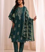 women floral printed regular kurta with trousers & with dupatta