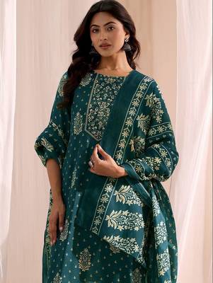 women floral printed regular kurta with trousers & with dupatta 4