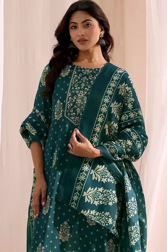 women floral printed regular kurta with trousers & with dupatta