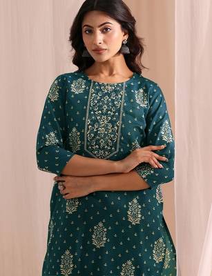 women floral printed regular kurta with trousers & with dupatta 5