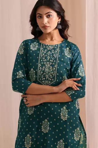 women floral printed regular kurta with trousers & with dupatta