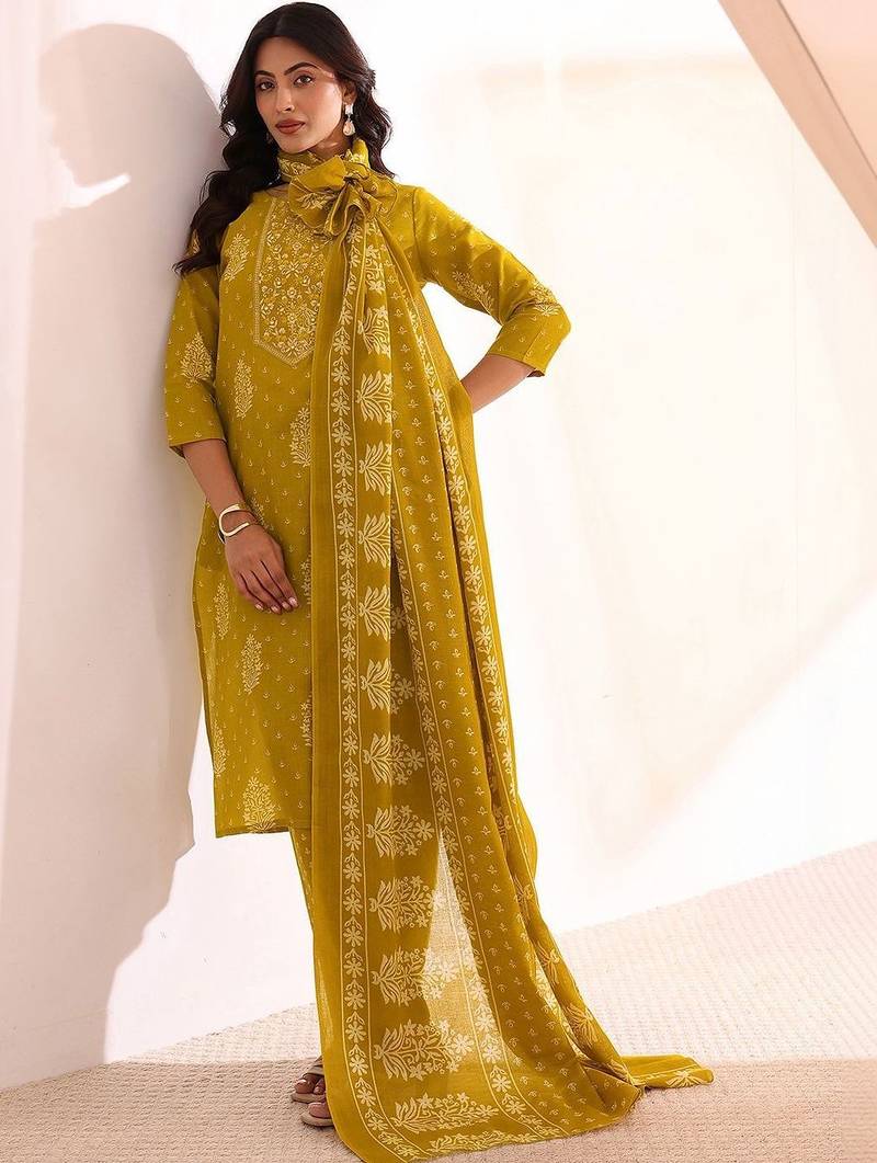 women ethnic motifs printed regular kurta with trousers & with dupatta