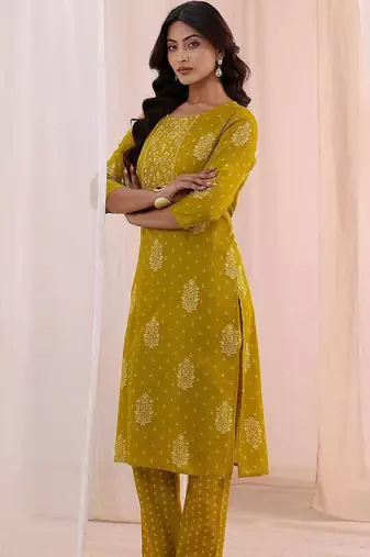 women ethnic motifs printed regular kurta with trousers & with dupatta