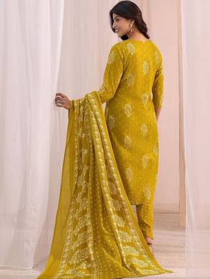 women ethnic motifs printed regular kurta with trousers & with dupatta 3