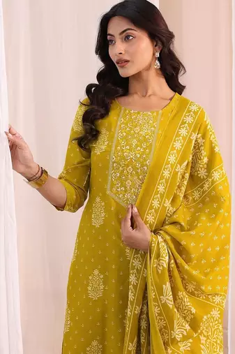 women ethnic motifs printed regular kurta with trousers & with dupatta