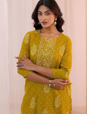 women ethnic motifs printed regular kurta with trousers & with dupatta 5