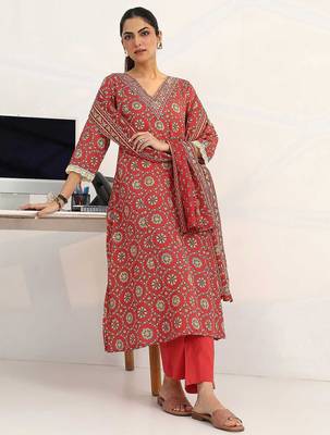 women ethnic motifs printed regular cotton blend kurta with trousers & with dupatta 1