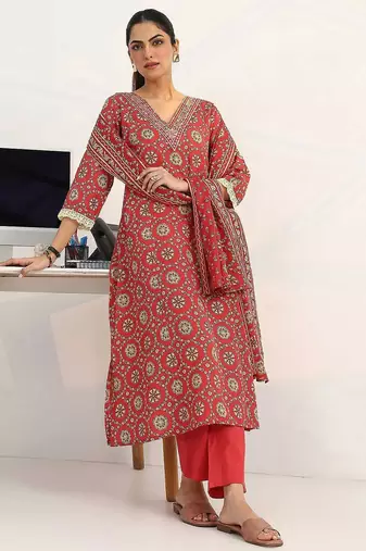 women ethnic motifs printed regular cotton blend kurta with trousers & with dupatta