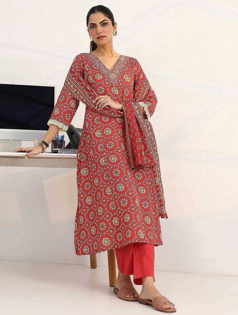 women ethnic motifs printed regular cotton blend kurta with trousers & with dupatta