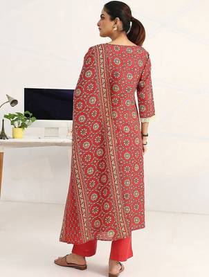 women ethnic motifs printed regular cotton blend kurta with trousers & with dupatta 4