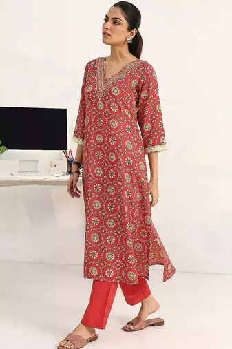 women ethnic motifs printed regular cotton blend kurta with trousers & with dupatta