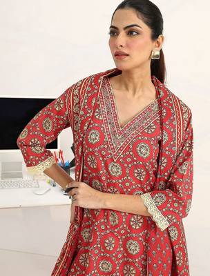 women ethnic motifs printed regular cotton blend kurta with trousers & with dupatta 6