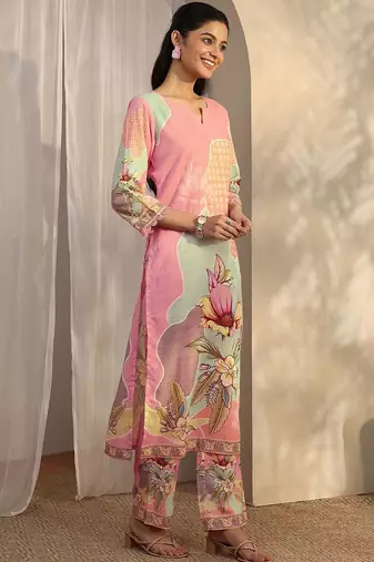 women floral printed regular kurta with trousers & with dupatta
