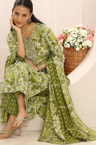 women floral printed regular thread work kurta with trousers & with dupatta