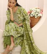 women floral printed regular thread work kurta with trousers & with dupatta