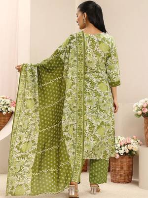 women floral printed regular thread work kurta with trousers & with dupatta 4