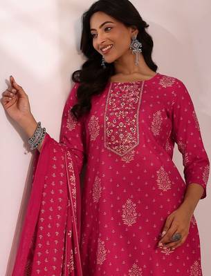 women ethnic motifs printed regular kurta with trousers & with dupatta 2