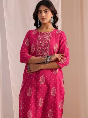 women ethnic motifs printed regular kurta with trousers & with dupatta 4