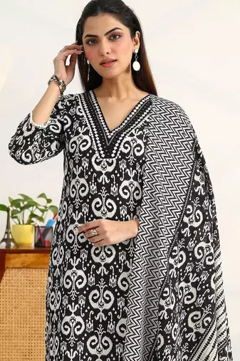women ethnic motifs printed regular thread work kurta with trousers & with dupatta
