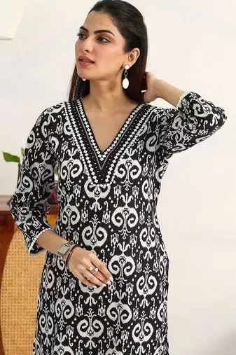 women ethnic motifs printed regular thread work kurta with trousers & with dupatta