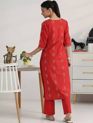 women ethnic motifs printed regular thread work kurta with trousers 3