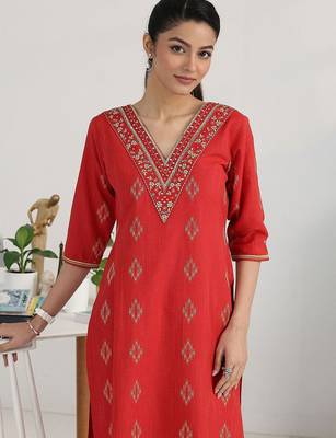 women ethnic motifs printed regular thread work kurta with trousers 4