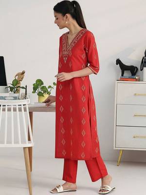 women ethnic motifs printed regular thread work kurta with trousers 5