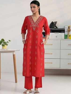 women ethnic motifs printed regular thread work kurta with trousers 6