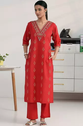 women ethnic motifs printed regular thread work kurta with trousers