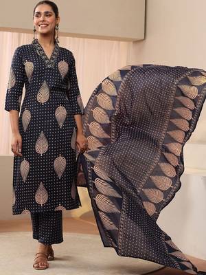 women floral printed regular kurta with trousers & with dupatta 1