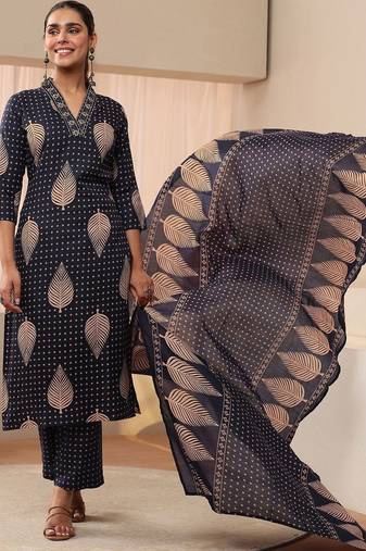 women floral printed regular kurta with trousers & with dupatta