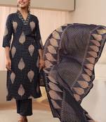 women floral printed regular kurta with trousers & with dupatta