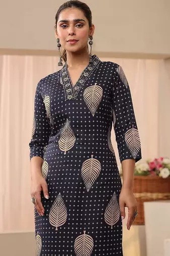 women floral printed regular kurta with trousers & with dupatta