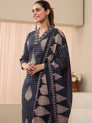 women floral printed regular kurta with trousers & with dupatta 3